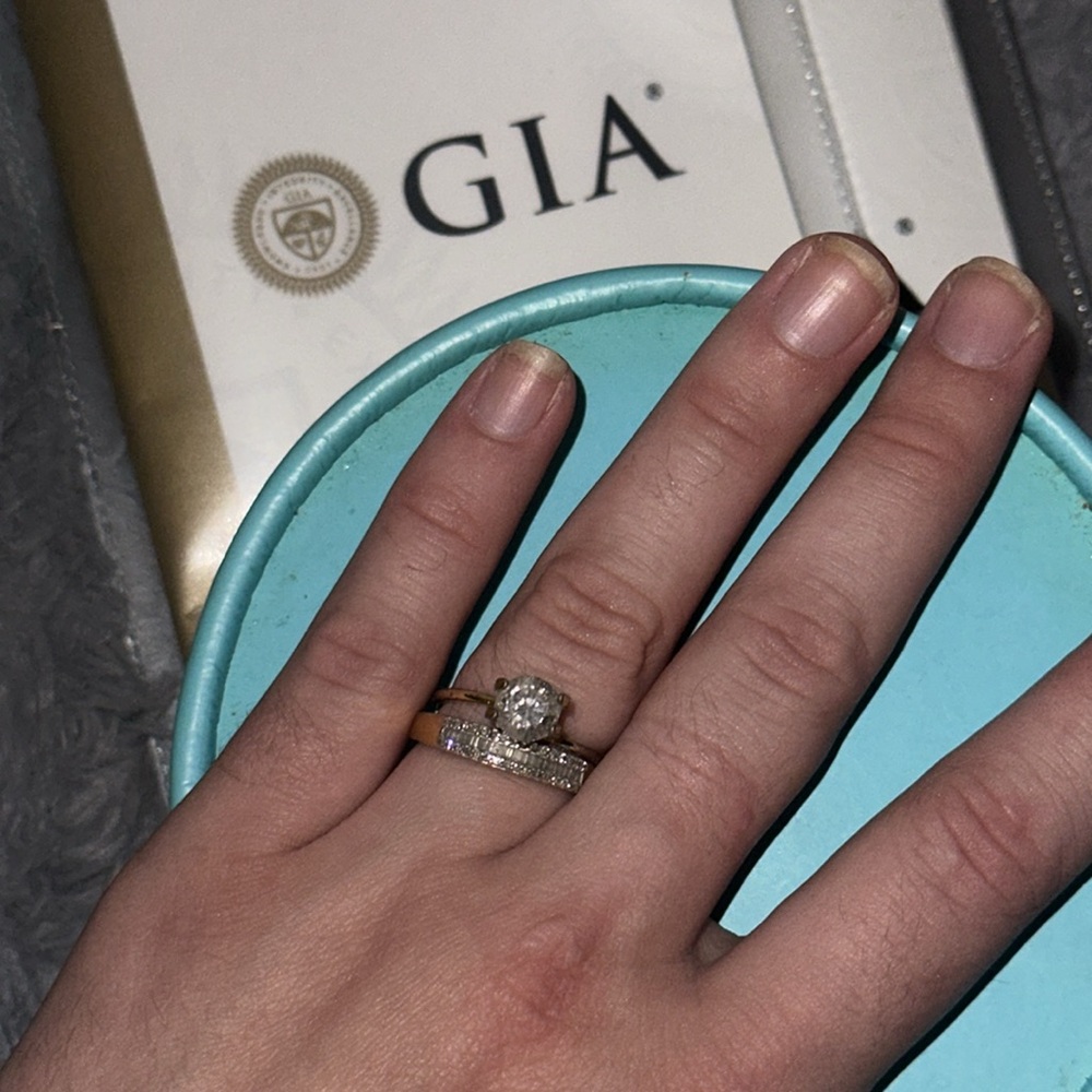 1.431ct Natural White Diamond shown in 14k gold engagement ring display round - Picture 4 of 10